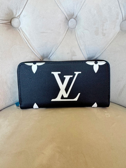 Black/White Mono Wallet