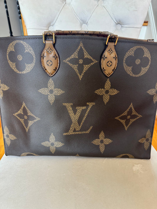 Lets Travel Two-Tone GM Purse